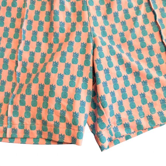 Chubbies Beach Club Men's Large Inseam 5.5" Pink & Blue Small Print Pineapples - Picture 7 of 9